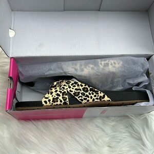CORKYS SANDALS NWT LEOPARD